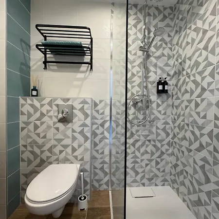 2p Piscine - Parking - Vue - Αντίμπ