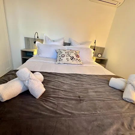 2p Piscine - Parking - Vue - * Αντίμπ