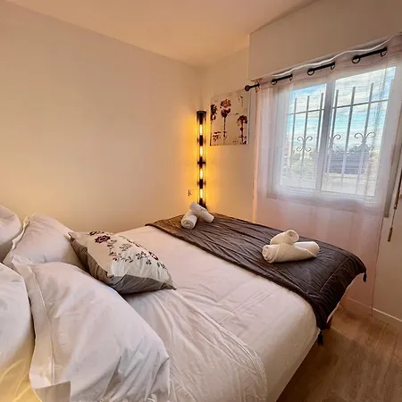 2p Piscine - Parking - Vue -